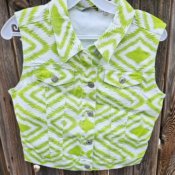 Cristal Vogue Green and White Geometric Vest Girls Size M - Picture 4 of 15